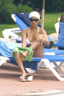 Sara Tommasi feet photo thumbnail