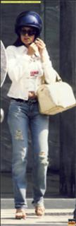 Sara Tommasi feet photo thumbnail