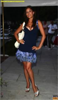 Sara Tommasi feet photo thumbnail