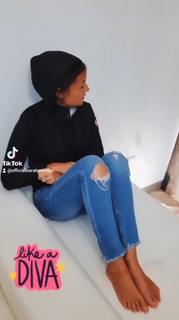 Sara Tommasi feet photo thumbnail