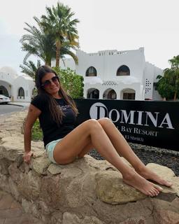 Sara Tommasi feet photo thumbnail