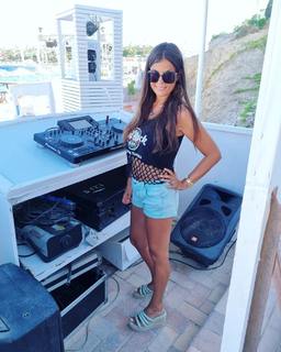 Sara Tommasi feet photo thumbnail