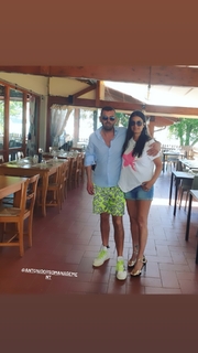 Sara Tommasi feet photo thumbnail