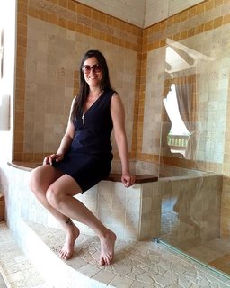 Sara Tommasi feet photo thumbnail