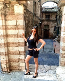 Sara Tommasi feet photo thumbnail