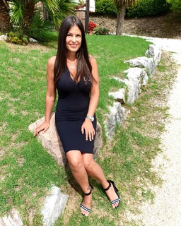 Sara Tommasi feet photo thumbnail