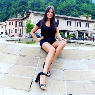 Sara Tommasi feet photo thumbnail