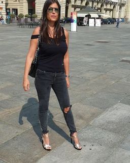 Sara Tommasi feet photo thumbnail