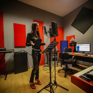 Sara Tommasi feet photo thumbnail