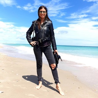 Sara Tommasi feet photo thumbnail