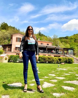 Sara Tommasi feet photo thumbnail