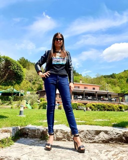 Sara Tommasi feet photo thumbnail