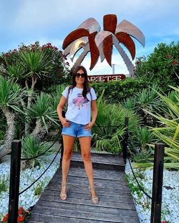 Sara Tommasi feet photo thumbnail