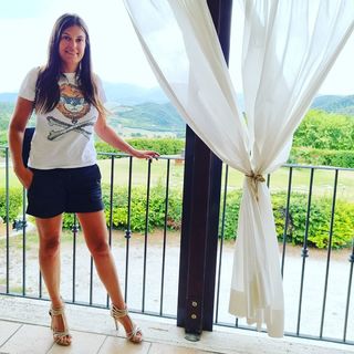 Sara Tommasi feet photo thumbnail