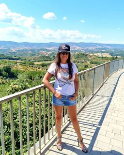 Sara Tommasi feet photo thumbnail