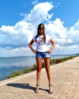 Sara Tommasi feet photo thumbnail