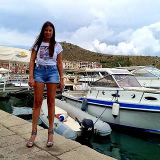 Sara Tommasi feet photo thumbnail