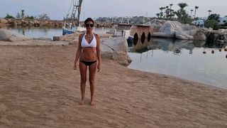 Sara Tommasi feet photo thumbnail