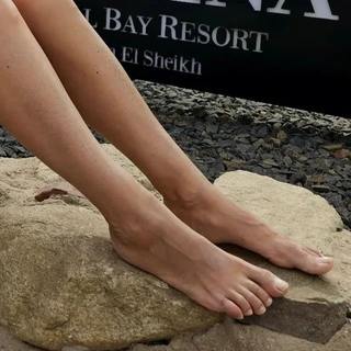 Sara Tommasi feet photo thumbnail