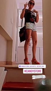 Sara Tommasi feet photo thumbnail