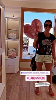 Sara Tommasi feet photo thumbnail