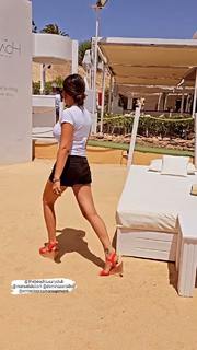 Sara Tommasi feet photo thumbnail