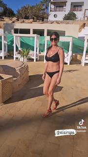 Sara Tommasi feet photo thumbnail