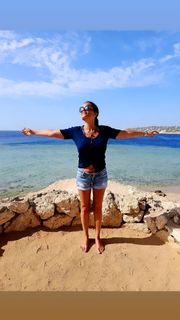 Sara Tommasi feet photo thumbnail