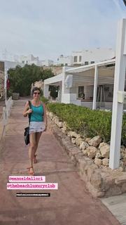 Sara Tommasi feet photo thumbnail