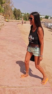 Sara Tommasi feet photo thumbnail