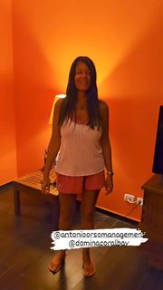 Sara Tommasi feet photo thumbnail