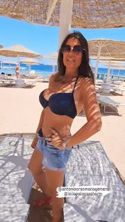 Sara Tommasi feet photo thumbnail