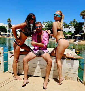 Sara Tommasi feet photo thumbnail