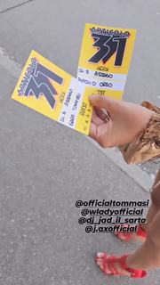 Sara Tommasi feet photo thumbnail