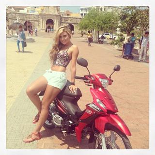 Sara Uribe feet photo 6