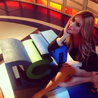 Sara Uribe feet photo 2