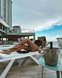 Sara Uribe feet photo 2