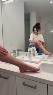 Sara Waisglass feet photo 1