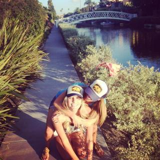 Sara Walsh feet photo thumbnail