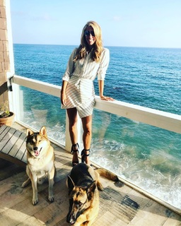 Sara Walsh feet photo thumbnail