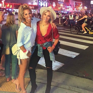 Sara Walsh feet photo thumbnail