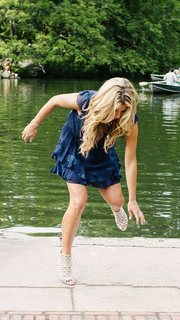 Sara Walsh feet photo thumbnail