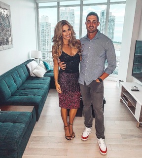 Sara Walsh feet photo thumbnail