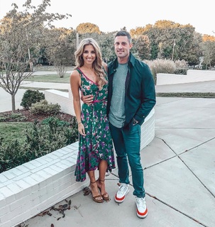 Sara Walsh feet photo thumbnail