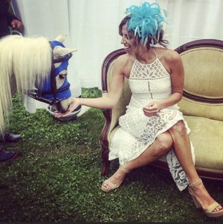 Sara Walsh feet photo thumbnail