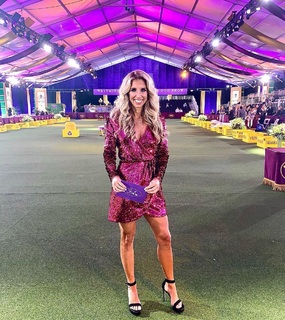 Sara Walsh feet photo thumbnail