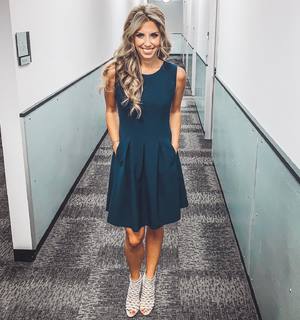 Sara Walsh feet photo thumbnail