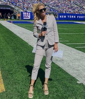 Sara Walsh feet photo thumbnail