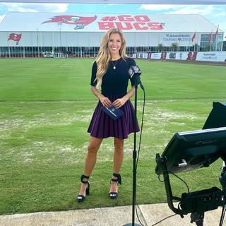 Sara Walsh feet photo thumbnail