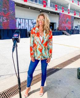 Sara Walsh feet photo thumbnail